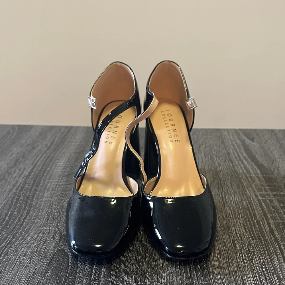 Journee Collection Black Patent Heels - Picture 2 of 7